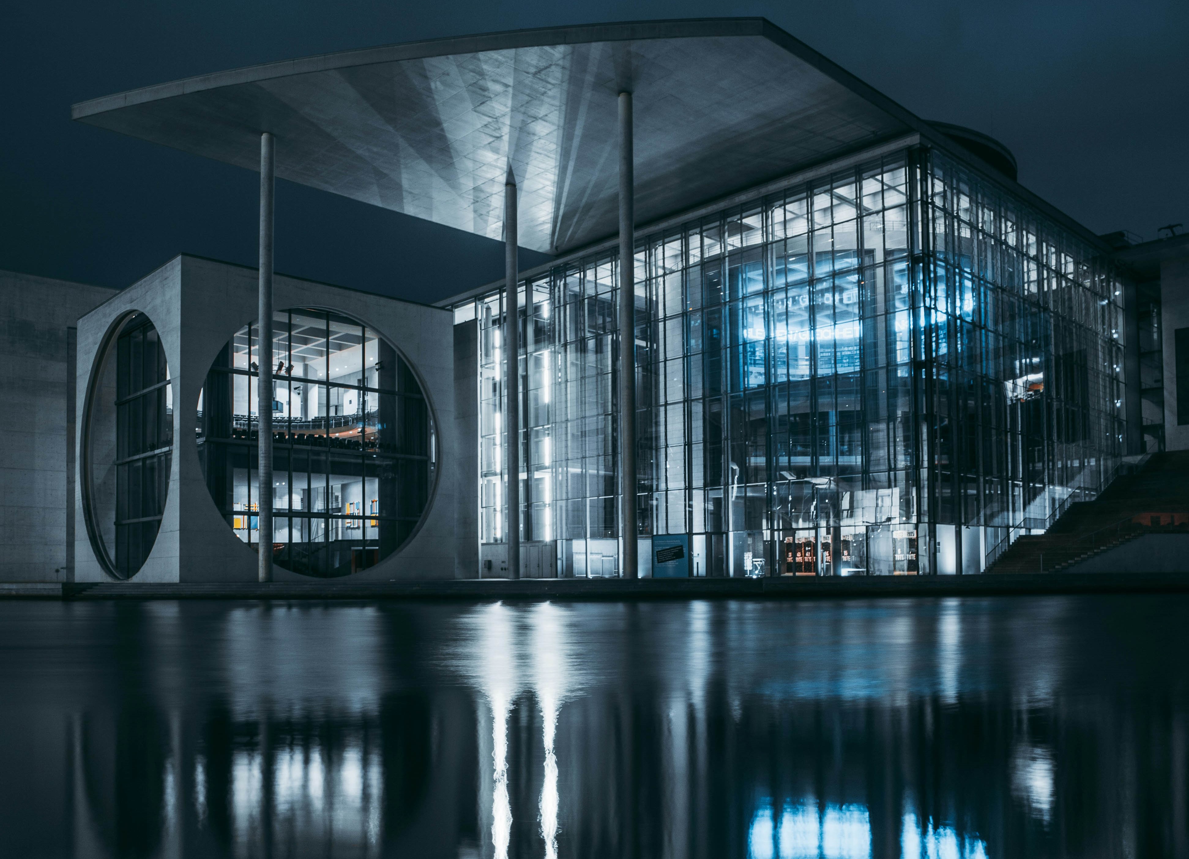 JDB电子游戏官网-曝苹果正在测试四曲面屏幕 或用于iPhone 20周年机型